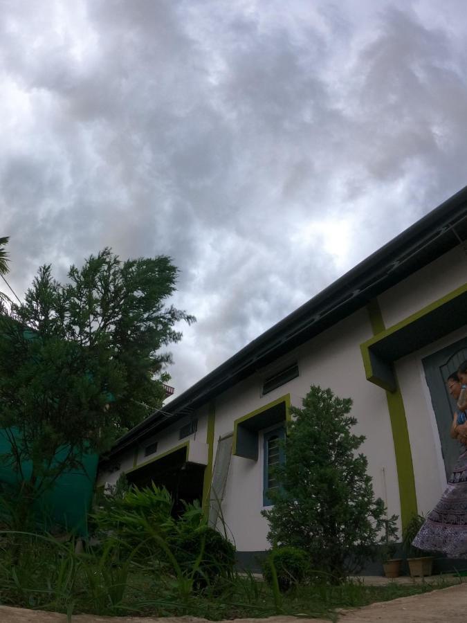 Stargaze Backpackers Hostel Guwahati Esterno foto