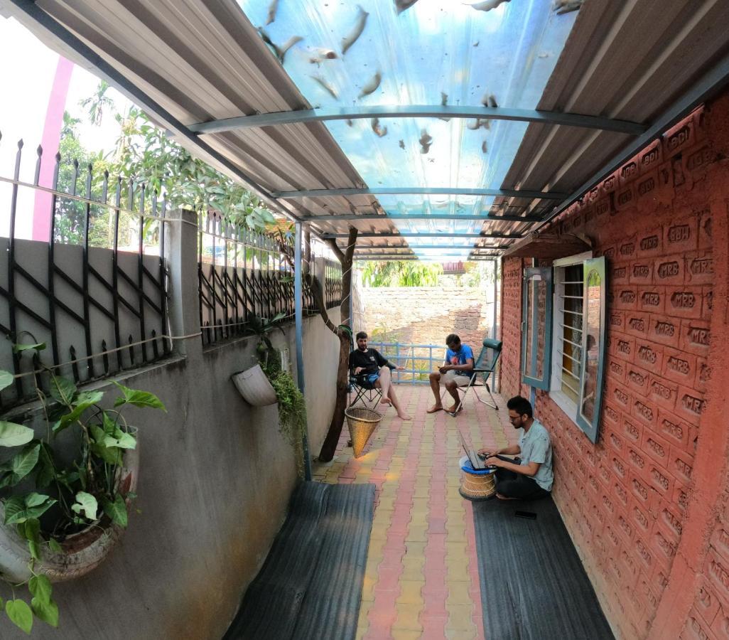 Stargaze Backpackers Hostel Guwahati Esterno foto