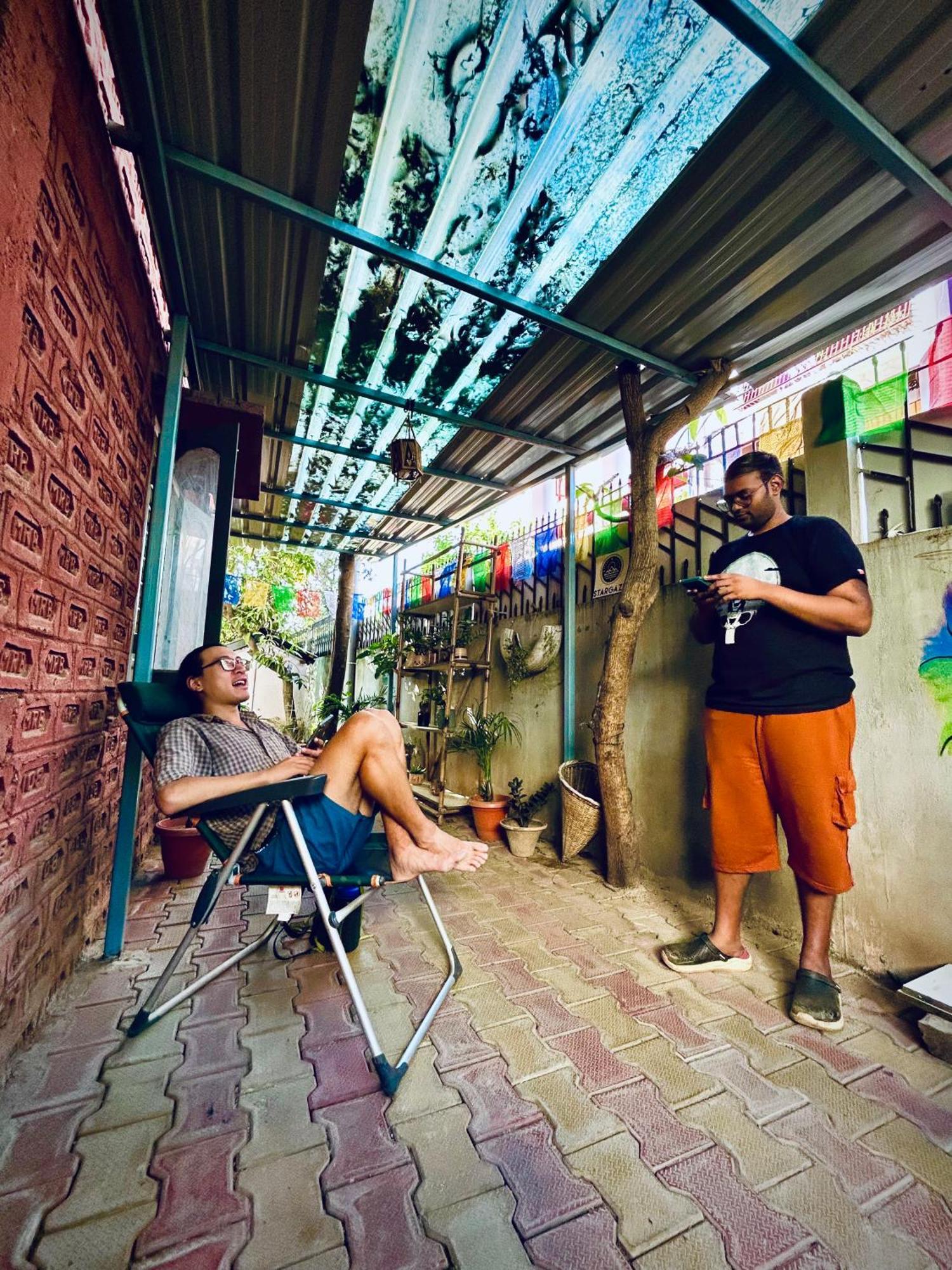Stargaze Backpackers Hostel Guwahati Esterno foto
