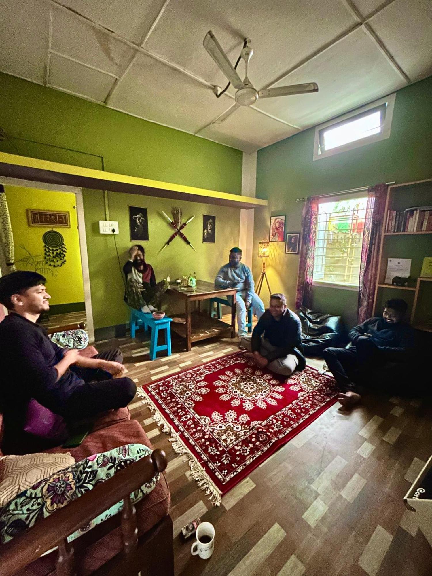 Stargaze Backpackers Hostel Guwahati Esterno foto