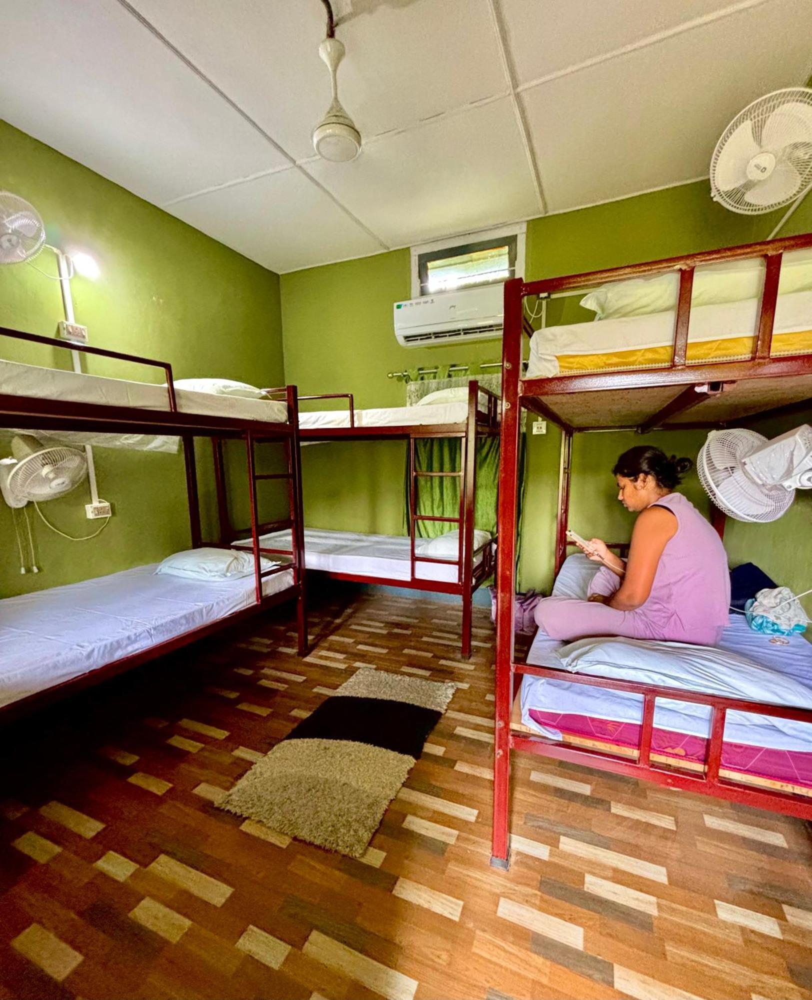 Stargaze Backpackers Hostel Guwahati Esterno foto